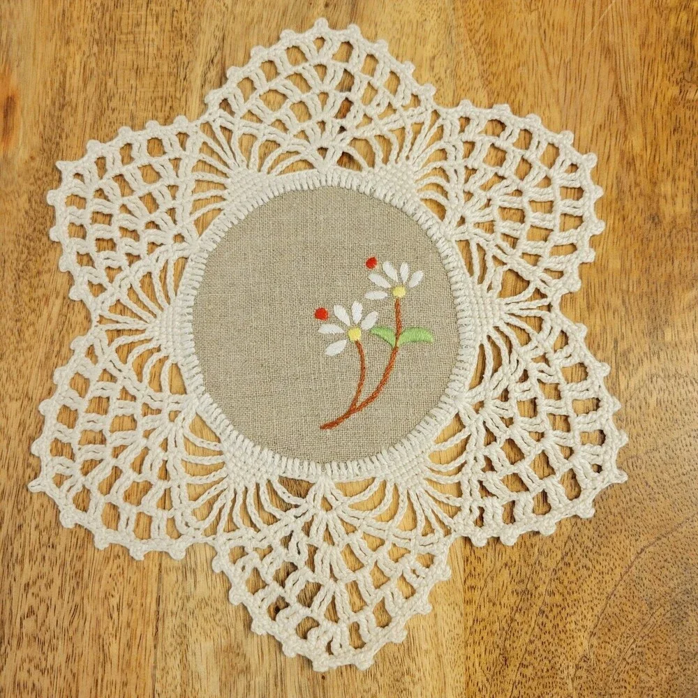 Vintage Handmade Linen OrnateCrocheted Edges Set Of 6 Tablecloth